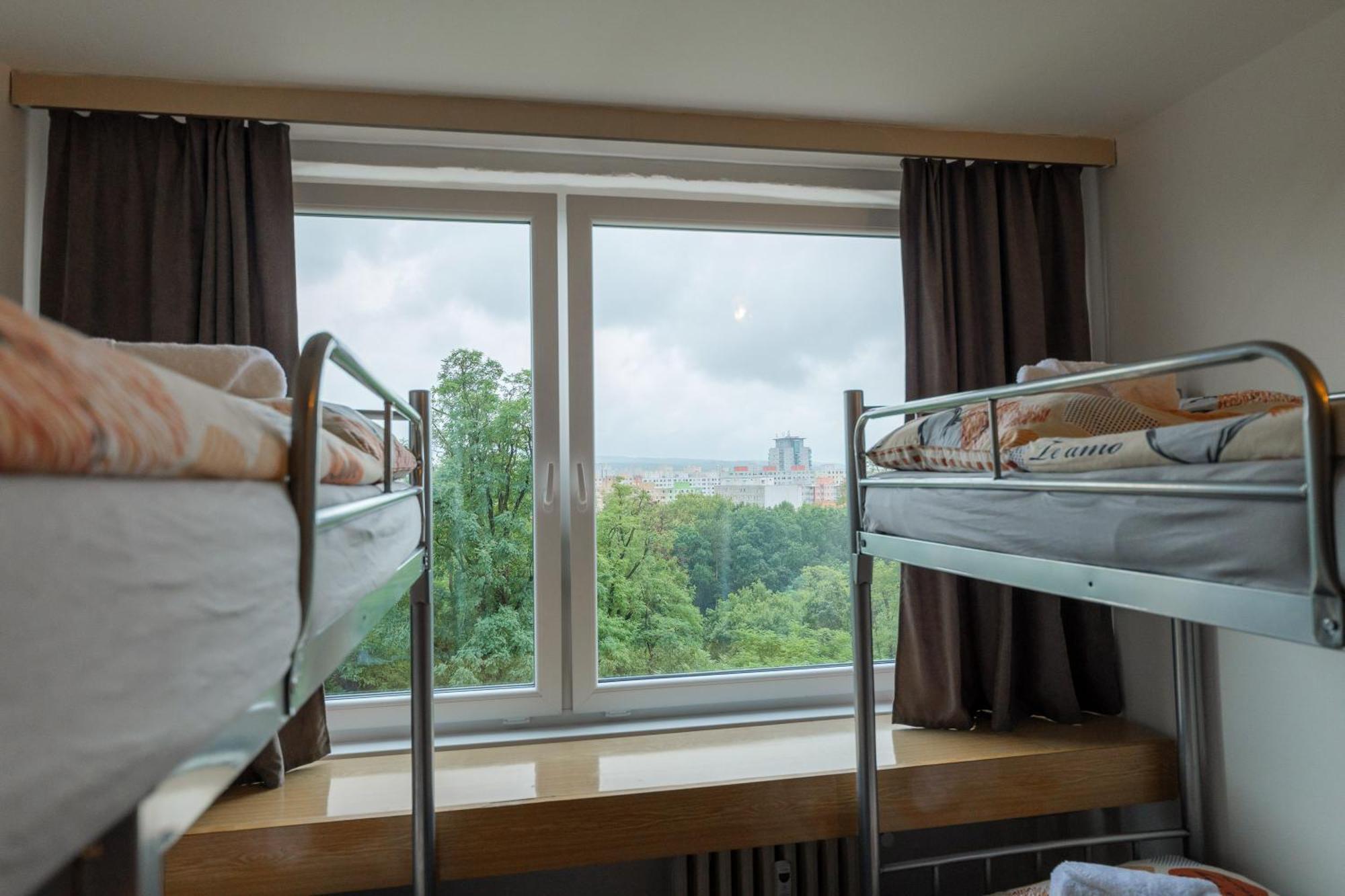 Tvm Tower Modrany Vandrarhem Prag Exteriör bild