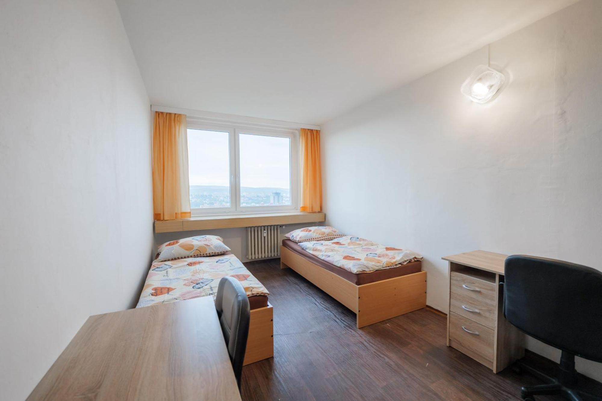 Tvm Tower Modrany Vandrarhem Prag Exteriör bild